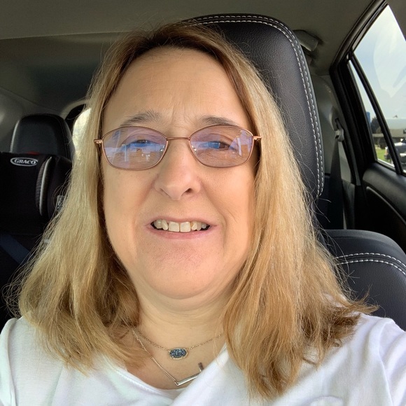 Meet your Posher, Marilyn - Picture 1 of 4